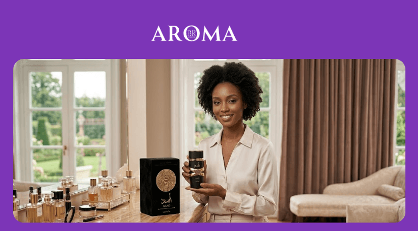 Mulher sorrindo segurando perfume Asad ao lado da caixa e frascos sobre mesa elegante